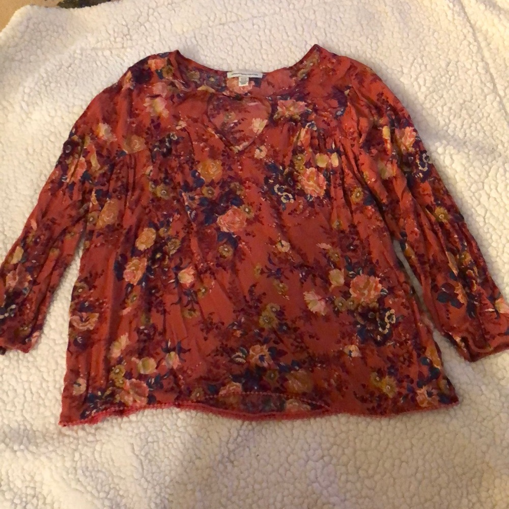 american eagle 3 quarter length flowered shirt